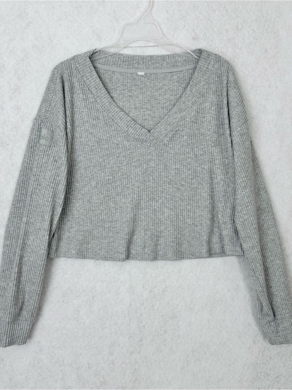 ALO Yoga Muse V Neck Pullover Women Small Gray Ribbed Crop Casual Top Athleisure